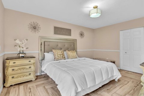 House in Miami, Florida 3 bedrooms, 153.38 sq.m. № 2247847 - photo 25