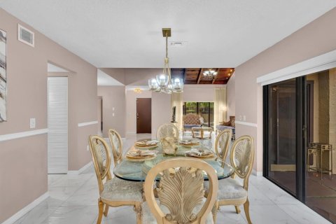 House in Miami, Florida 3 bedrooms, 153.38 sq.m. № 2247847 - photo 15