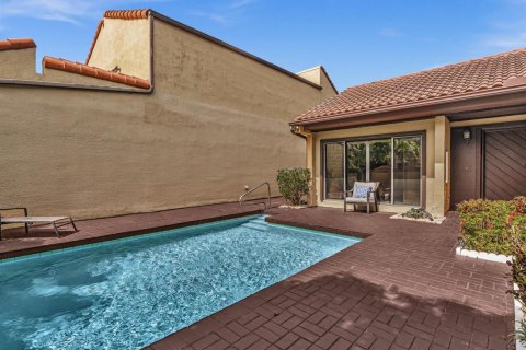 House in Miami, Florida 3 bedrooms, 153.38 sq.m. № 2247847 - photo 2