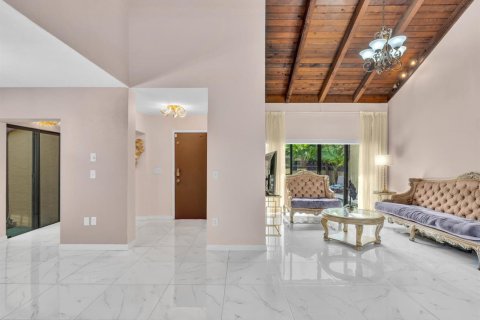 House in Miami, Florida 3 bedrooms, 153.38 sq.m. № 2247847 - photo 8