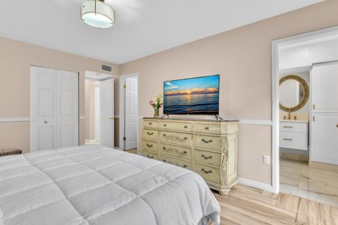 House in Miami, Florida 3 bedrooms, 153.38 sq.m. № 2247847 - photo 27