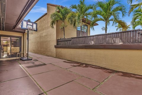 House in Miami, Florida 3 bedrooms, 153.38 sq.m. № 2247847 - photo 5