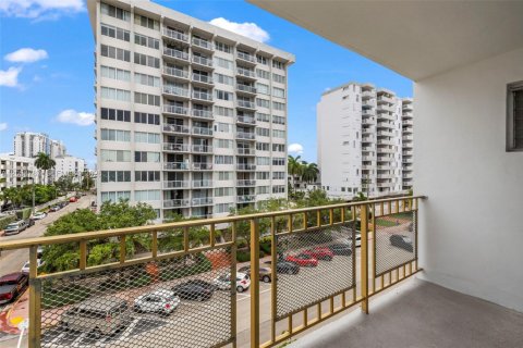 Copropriété à louer à Miami Beach, Floride: 1 chambre, 71.35 m2 № 2168394 - photo 16