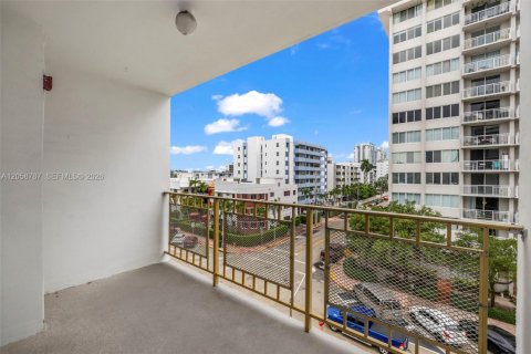 Copropriété à louer à Miami Beach, Floride: 1 chambre, 71.35 m2 № 2168394 - photo 15