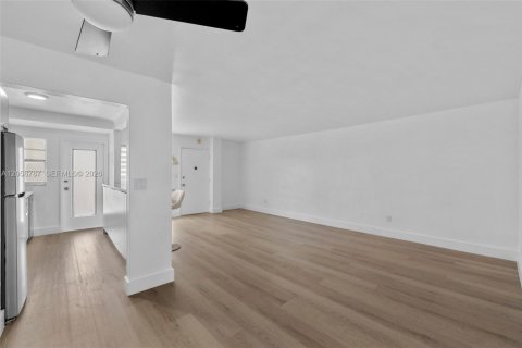 Copropriété à louer à Miami Beach, Floride: 1 chambre, 71.35 m2 № 2168394 - photo 10