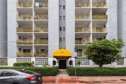 Copropriété à louer à Miami Beach, Floride: 1 chambre, 71.35 m2 № 2168394 - photo 24