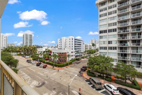 Copropriété à louer à Miami Beach, Floride: 1 chambre, 71.35 m2 № 2168394 - photo 20