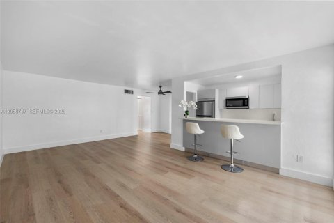 Copropriété à louer à Miami Beach, Floride: 1 chambre, 71.35 m2 № 2168394 - photo 2