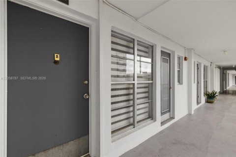 Copropriété à louer à Miami Beach, Floride: 1 chambre, 71.35 m2 № 2168394 - photo 18