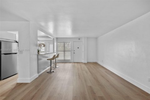 Copropriété à louer à Miami Beach, Floride: 1 chambre, 71.35 m2 № 2168394 - photo 9