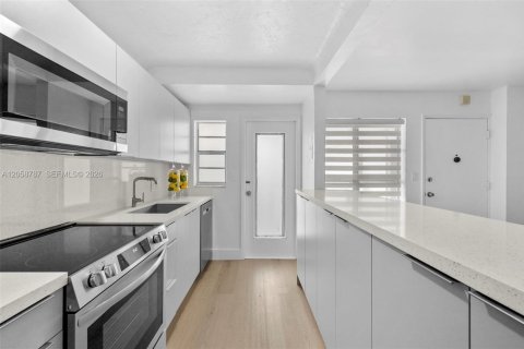 Copropriété à louer à Miami Beach, Floride: 1 chambre, 71.35 m2 № 2168394 - photo 4