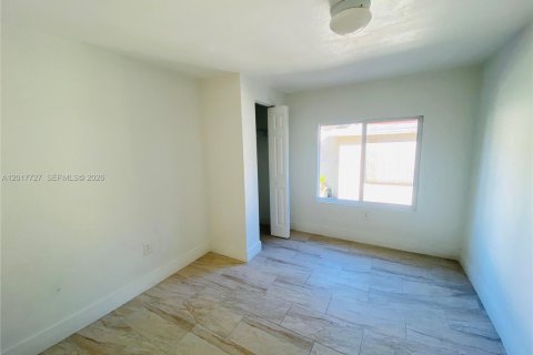 House in Miami, Florida 3 bedrooms, 127.55 sq.m. № 2087321 - photo 14