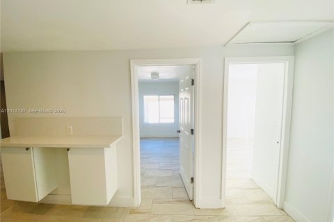 House in Miami, Florida 3 bedrooms, 127.55 sq.m. № 2087321 - photo 7