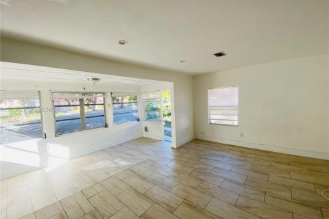 House in Miami, Florida 3 bedrooms, 127.55 sq.m. № 2087321