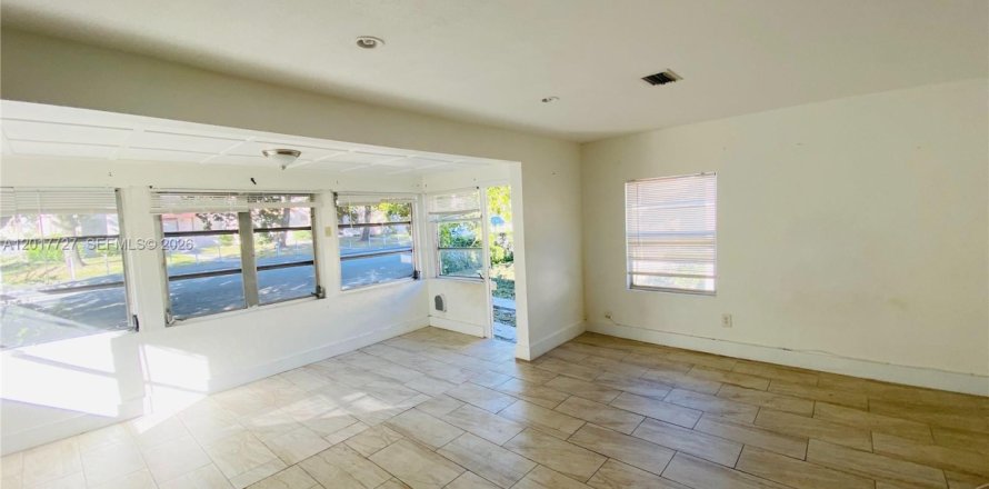 House in Miami, Florida 3 bedrooms, 127.55 sq.m. № 2087321
