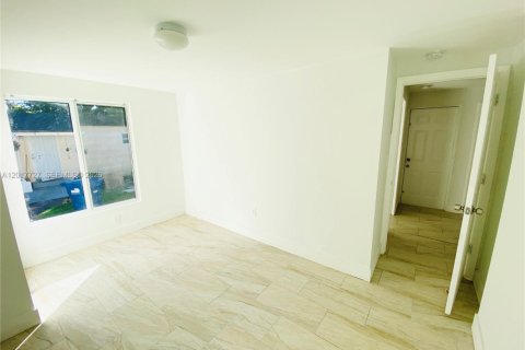 House in Miami, Florida 3 bedrooms, 127.55 sq.m. № 2087321 - photo 16