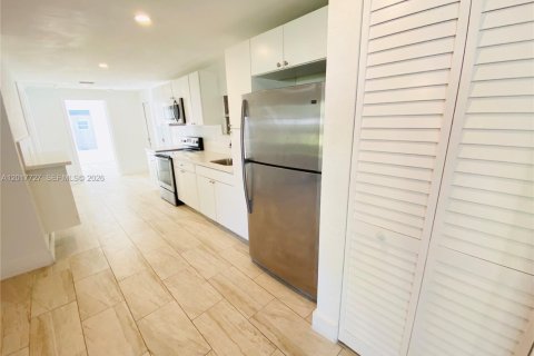 House in Miami, Florida 3 bedrooms, 127.55 sq.m. № 2087321 - photo 3