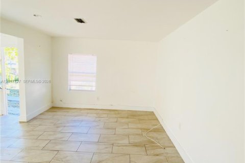 House in Miami, Florida 3 bedrooms, 127.55 sq.m. № 2087321 - photo 9