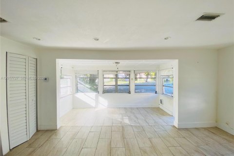 House in Miami, Florida 3 bedrooms, 127.55 sq.m. № 2087321 - photo 2