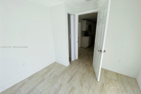 House in Miami, Florida 3 bedrooms, 127.55 sq.m. № 2087321 - photo 11
