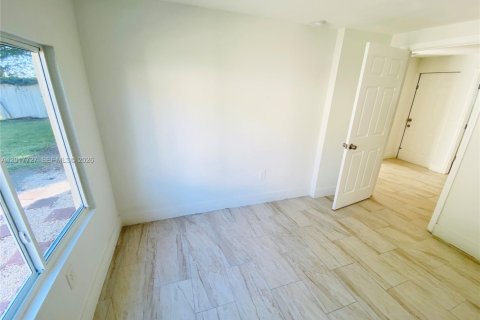 House in Miami, Florida 3 bedrooms, 127.55 sq.m. № 2087321 - photo 13