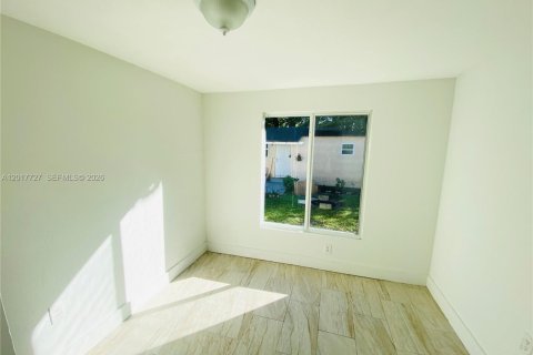 House in Miami, Florida 3 bedrooms, 127.55 sq.m. № 2087321 - photo 10