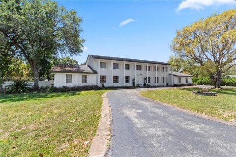 Villa ou maison à Miami, Floride 6 chambres, 738.85 m2 № 2077279