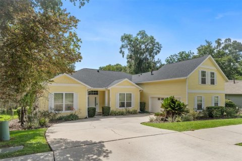 House in Gainesville, Florida 6 bedrooms, 279.26 sq.m. № 2203759