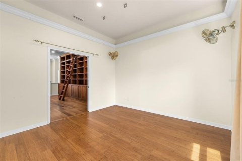 House in Gainesville, Florida 6 bedrooms, 279.26 sq.m. № 2203759 - photo 8