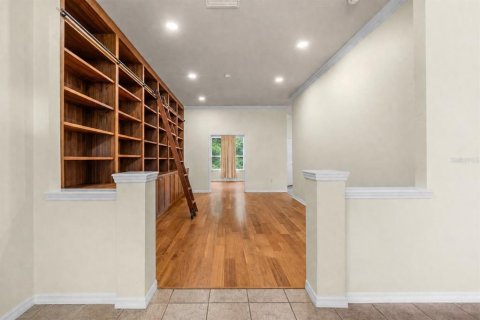House in Gainesville, Florida 6 bedrooms, 279.26 sq.m. № 2203759 - photo 4