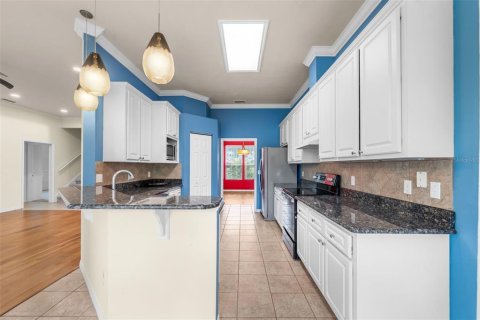 House in Gainesville, Florida 6 bedrooms, 279.26 sq.m. № 2203759 - photo 11