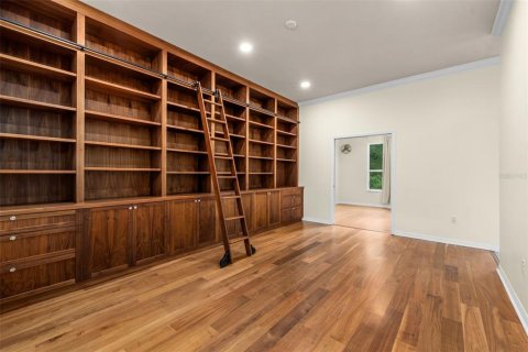 House in Gainesville, Florida 6 bedrooms, 279.26 sq.m. № 2203759 - photo 6