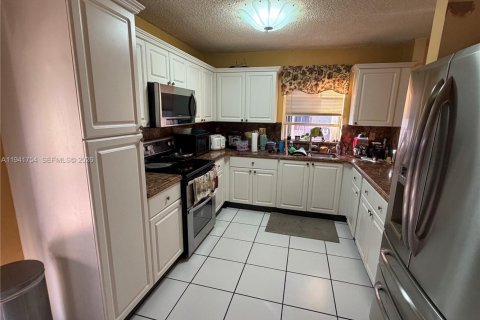 Casa en venta en Miami, Florida, 3 dormitorios, 180.23 m2 № 2002675 - foto 6