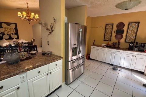 Casa en venta en Miami, Florida, 3 dormitorios, 180.23 m2 № 2002675 - foto 5