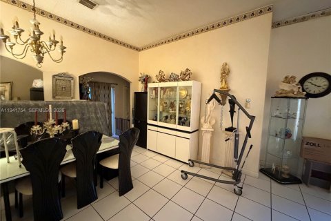 Casa en venta en Miami, Florida, 3 dormitorios, 180.23 m2 № 2002675 - foto 4