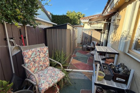 Casa en venta en Miami, Florida, 3 dormitorios, 180.23 m2 № 2002675 - foto 18