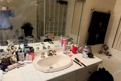 Casa en venta en Miami, Florida, 3 dormitorios, 180.23 m2 № 2002675 - foto 9