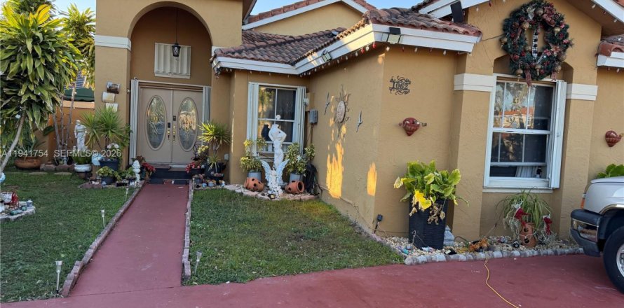 Casa en Miami, Florida 3 dormitorios, 180.23 m2 № 2002675