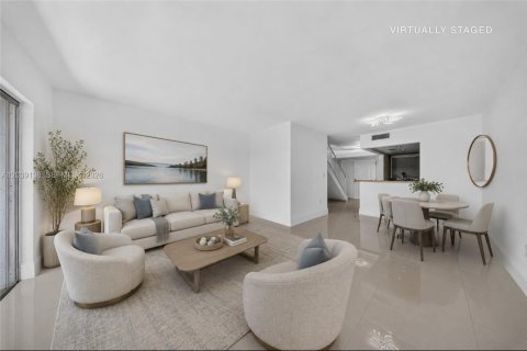 Condominio en alquiler en Miami, Florida, 1 dormitorio, 104.52 m2 № 2085679 - foto 2