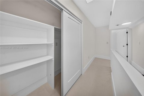 Condominio en alquiler en Miami, Florida, 1 dormitorio, 104.52 m2 № 2085679 - foto 26