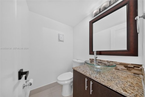 Condominio en alquiler en Miami, Florida, 1 dormitorio, 104.52 m2 № 2085679 - foto 16