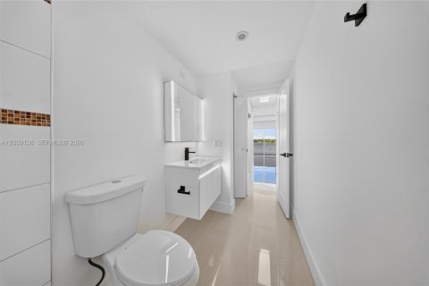 Condominio en alquiler en Miami, Florida, 1 dormitorio, 104.52 m2 № 2085679 - foto 24