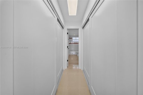 Condominio en alquiler en Miami, Florida, 1 dormitorio, 104.52 m2 № 2085679 - foto 27