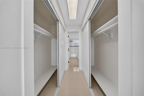 Condominio en alquiler en Miami, Florida, 1 dormitorio, 104.52 m2 № 2085679 - foto 25