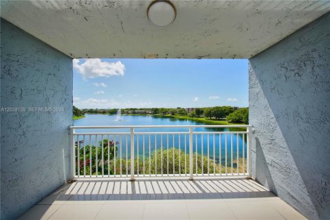 Condominio en alquiler en Miami, Florida, 1 dormitorio, 104.52 m2 № 2085679 - foto 11