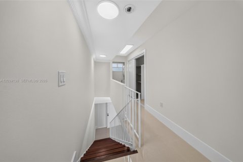Condominio en alquiler en Miami, Florida, 1 dormitorio, 104.52 m2 № 2085679 - foto 17