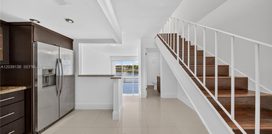 Condominio en Miami, Florida, 1 dormitorio  № 2085679