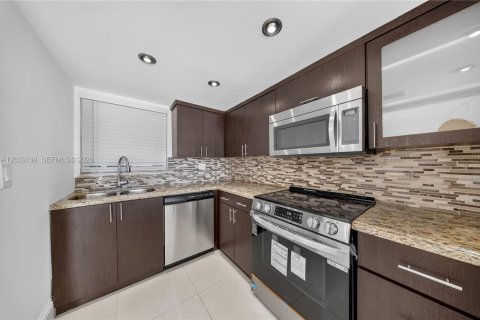 Condominio en alquiler en Miami, Florida, 1 dormitorio, 104.52 m2 № 2085679 - foto 6