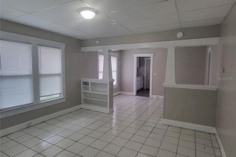 House in Saint Petersburg, Florida 2 bedrooms, 77.29 sq.m. № 1913432 - photo 2