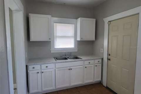 House in Saint Petersburg, Florida 2 bedrooms, 77.29 sq.m. № 1913432 - photo 9